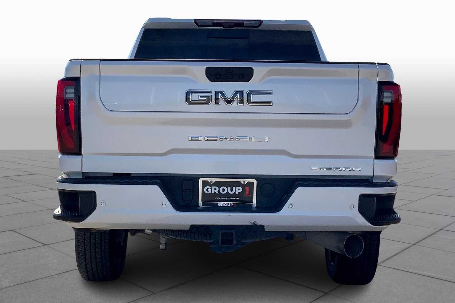 2024 Gmc Sierra 2500 HD Denali Ultimate photo 3