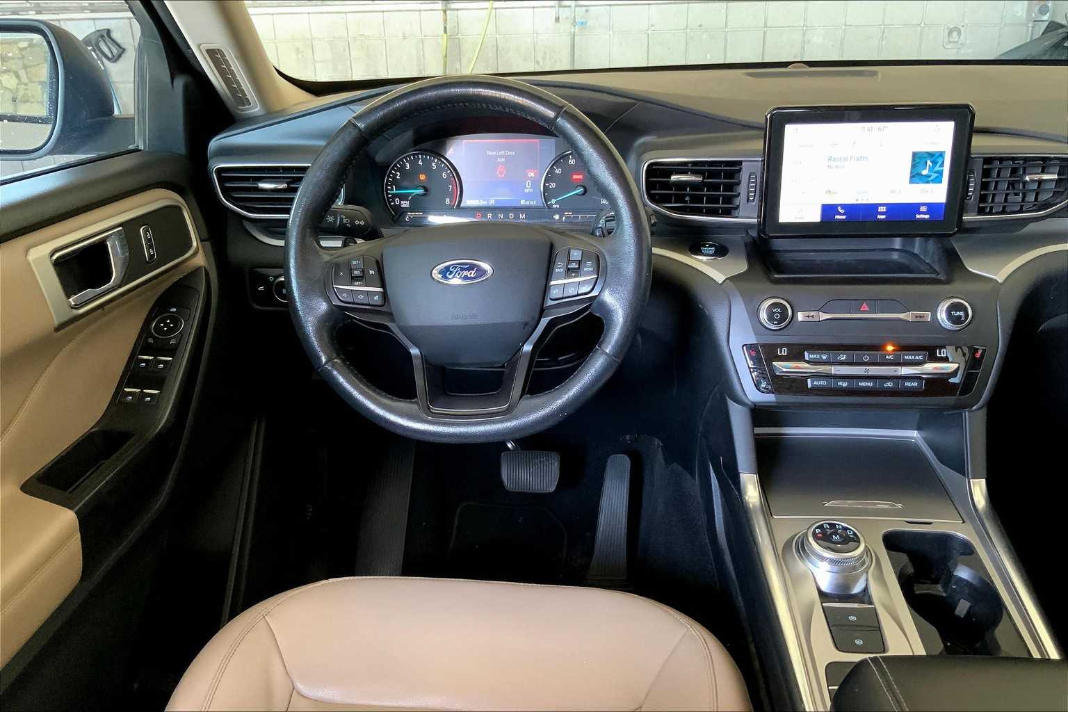 2020 Ford Explorer XLT photo 2