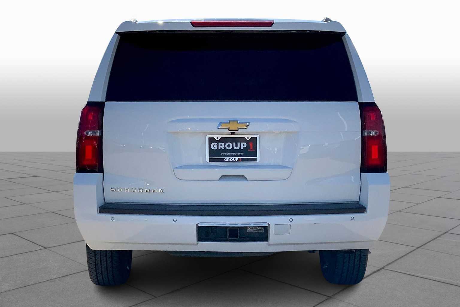 2016 Chevrolet Suburban LT photo 3