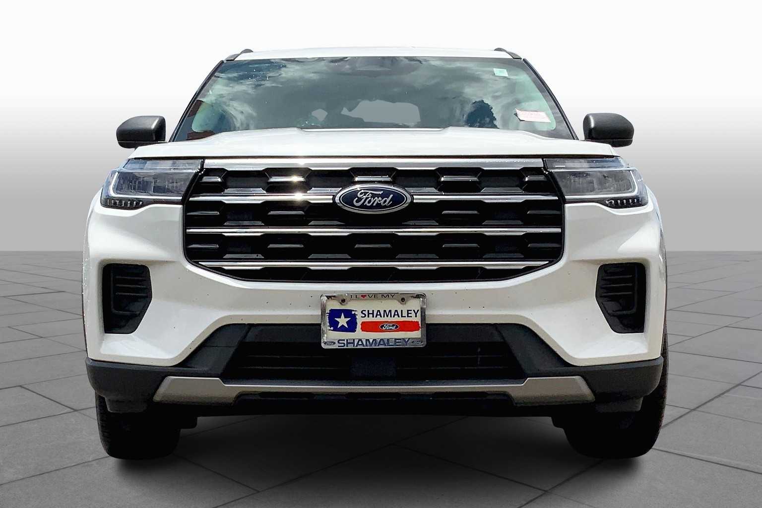 2025 Ford Explorer photo 2
