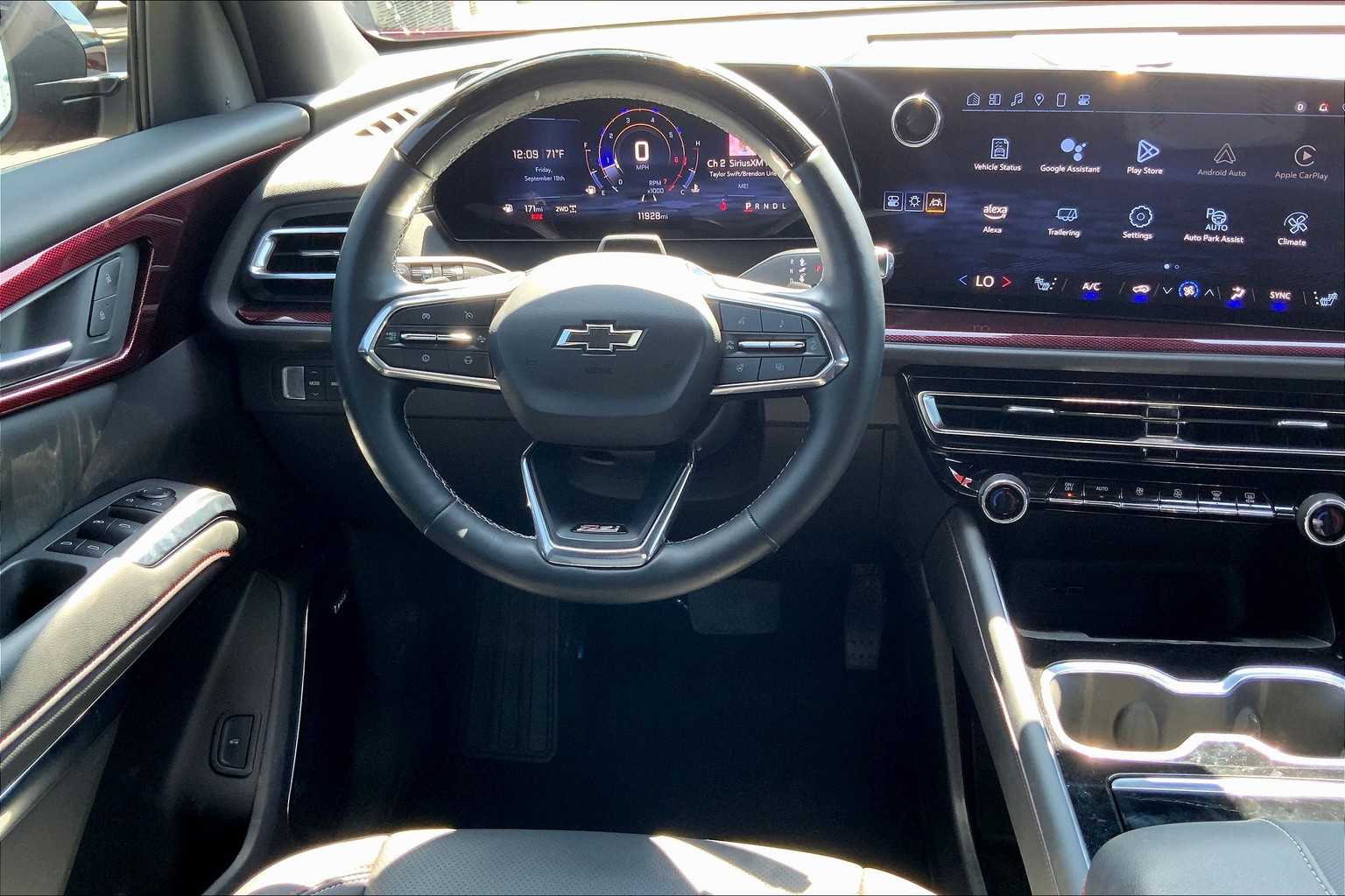 2025 Chevrolet Traverse Z71 photo 4
