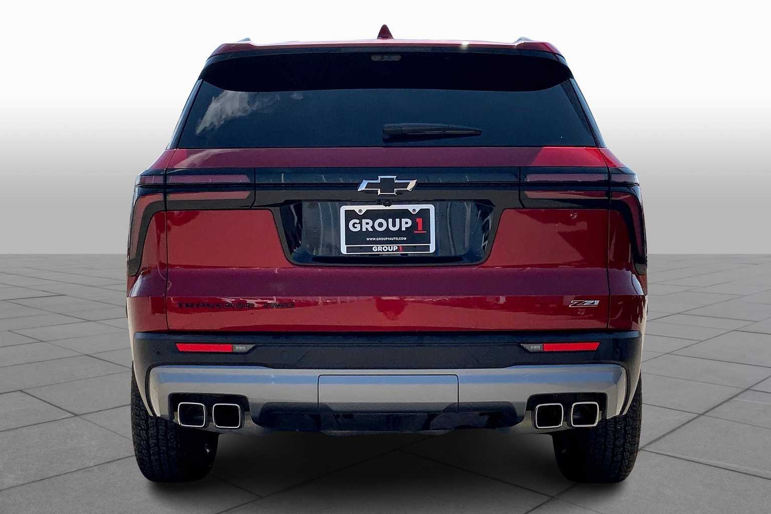 2025 Chevrolet Traverse Z71 photo 3