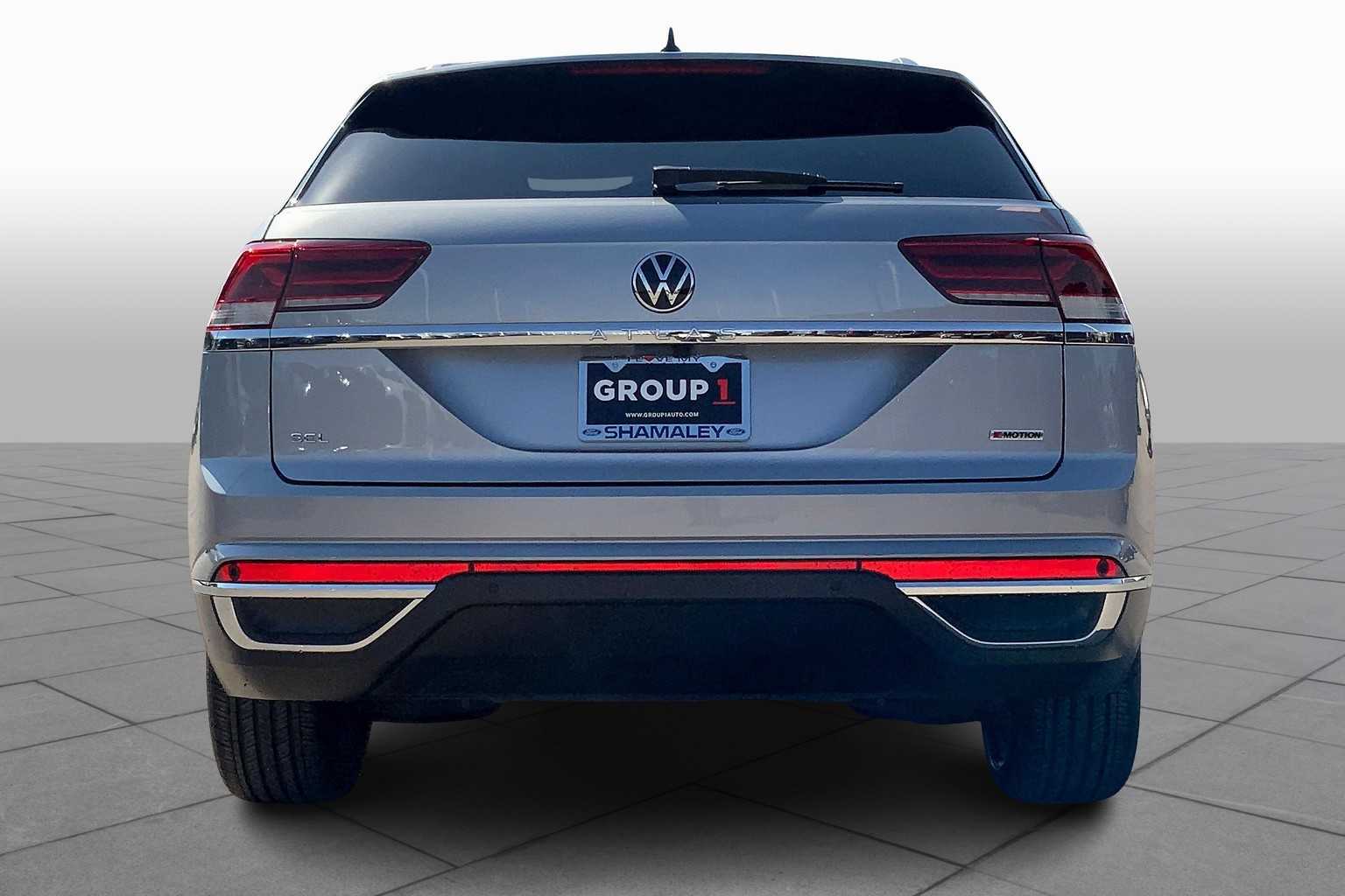 2022 Volkswagen Atlas Cross Sport SEL photo 2