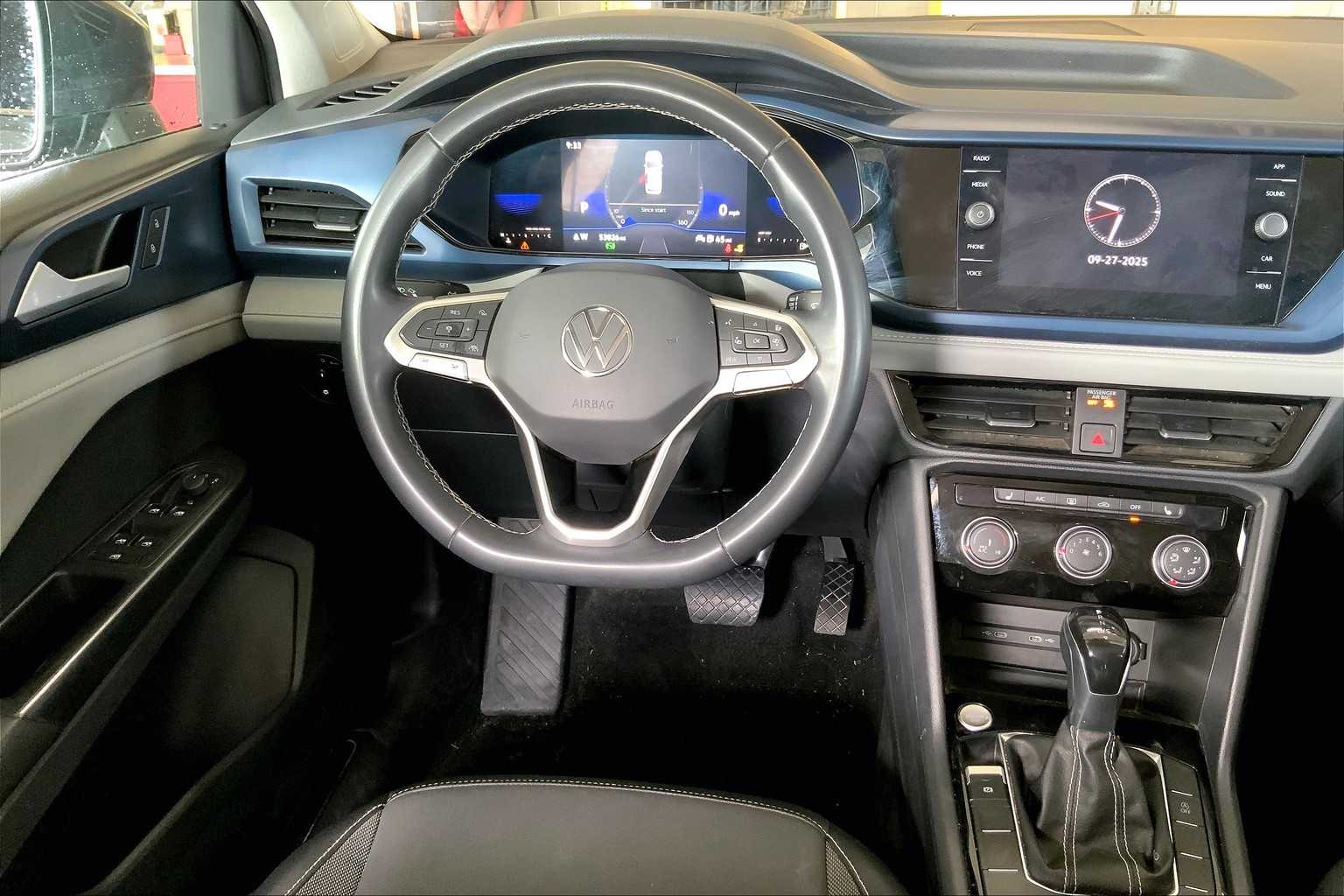 2023 Volkswagen Taos SE photo 4