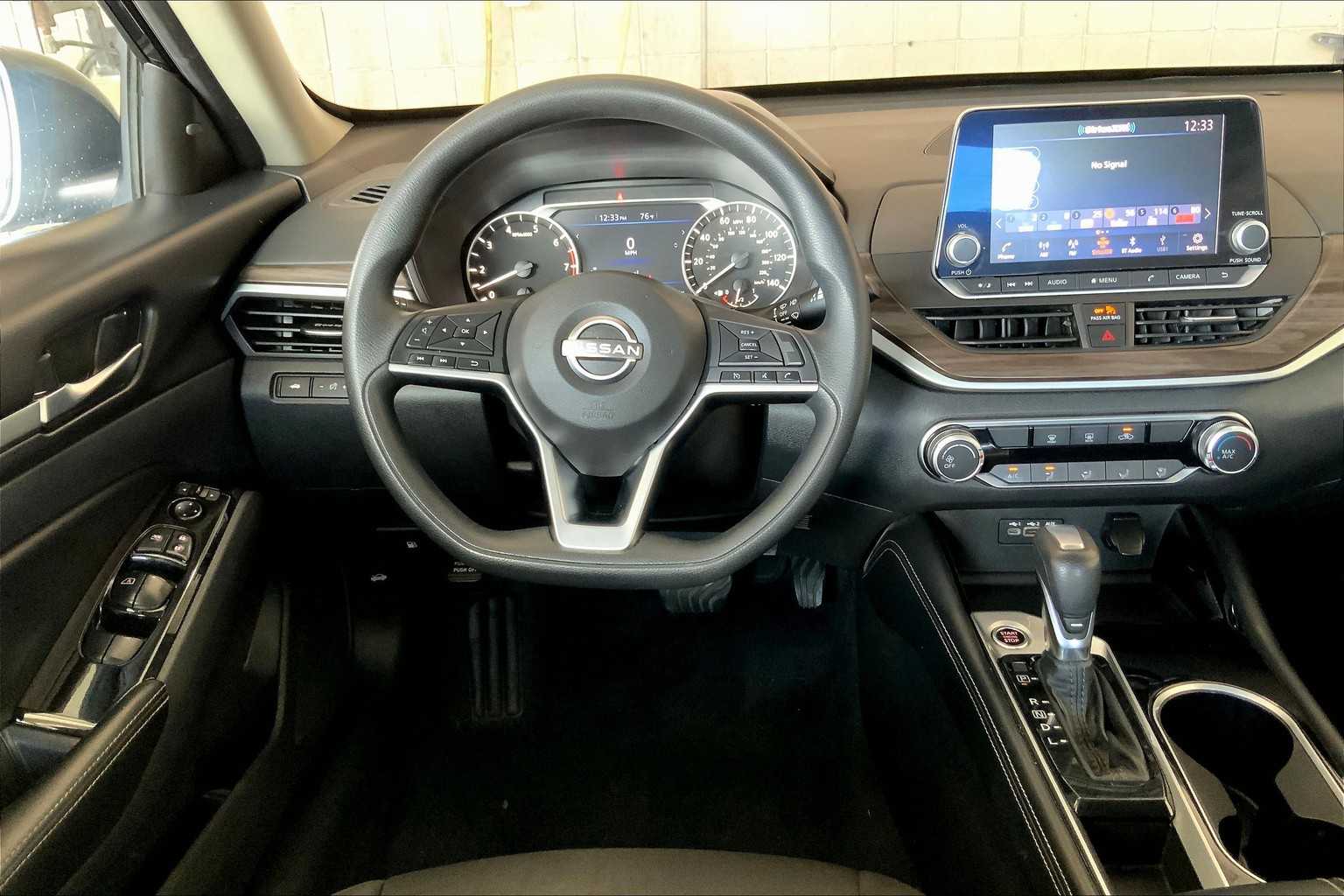 2023 Nissan Altima 2.5 SV photo 4