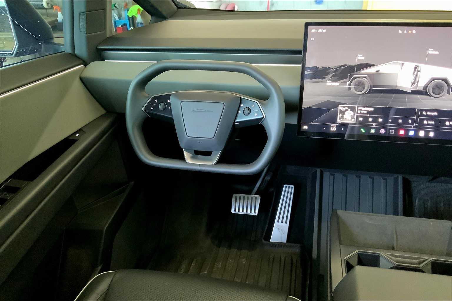 2024 Tesla Model Y photo 4