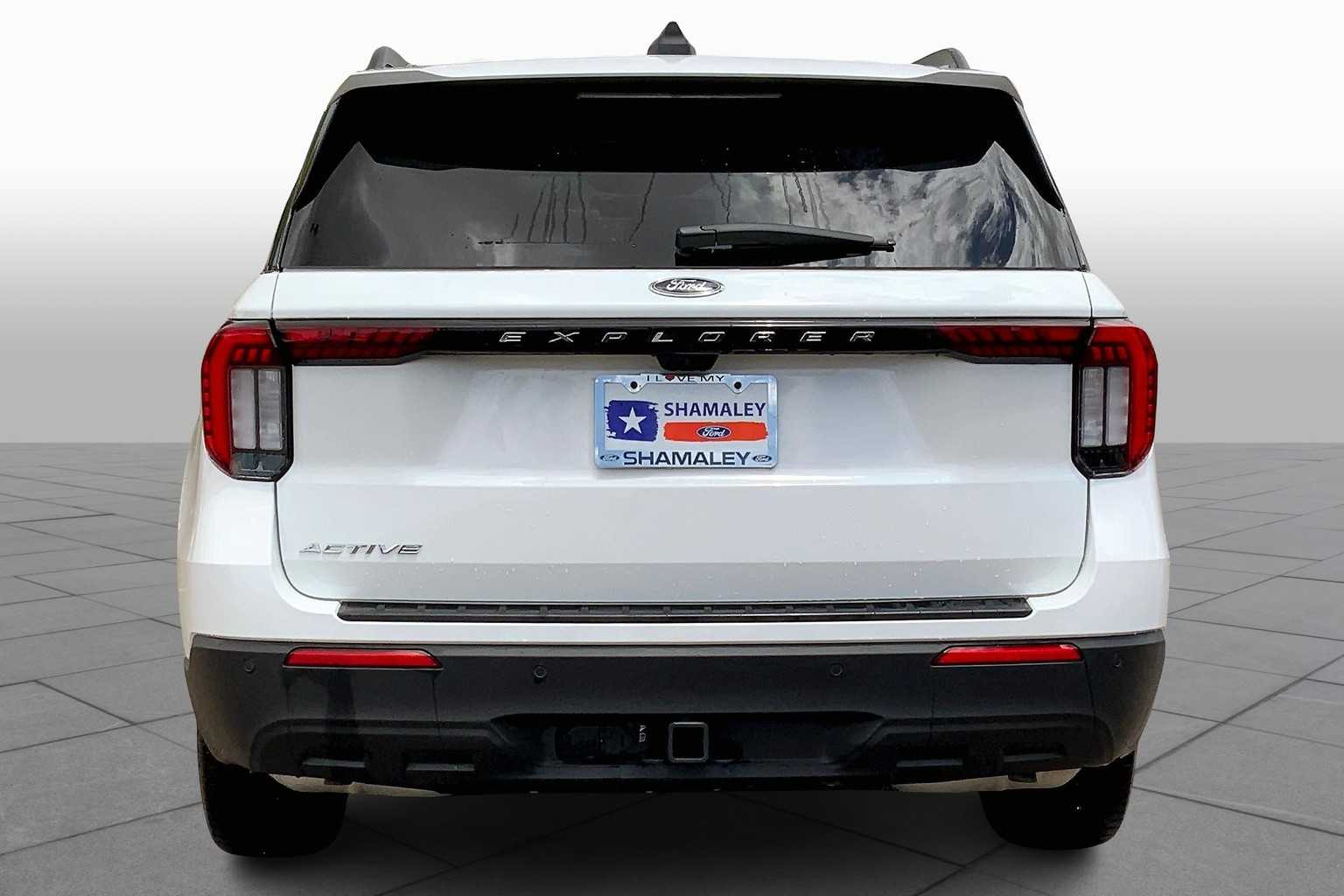 2025 Ford Explorer photo 3