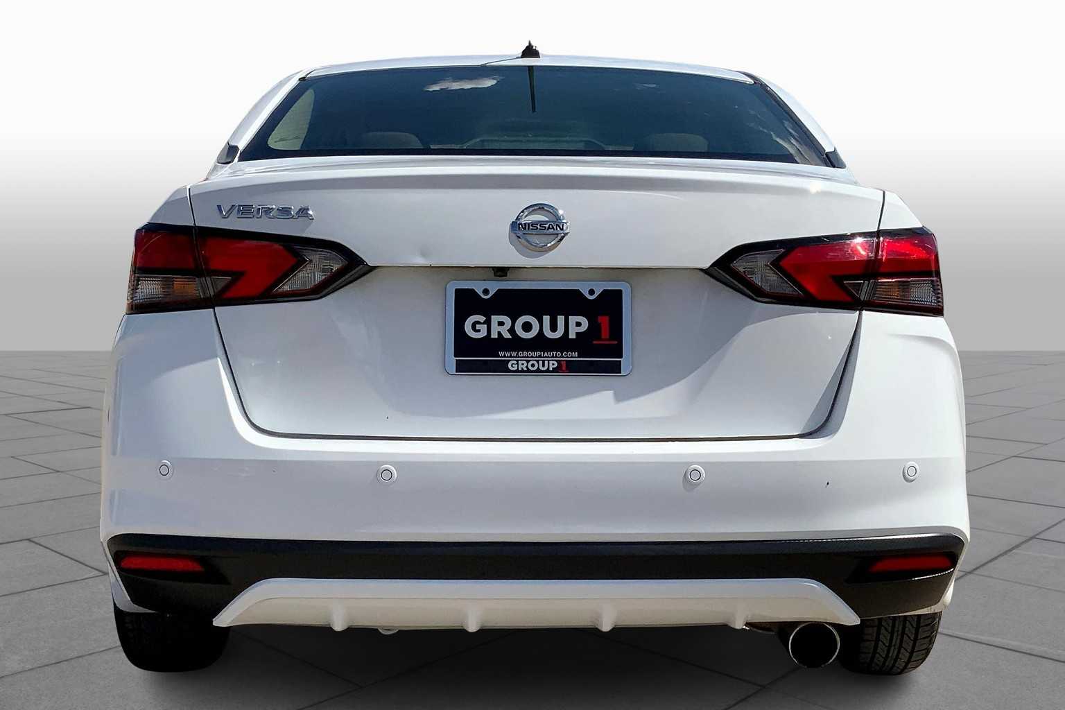 2021 Nissan Versa S photo 3