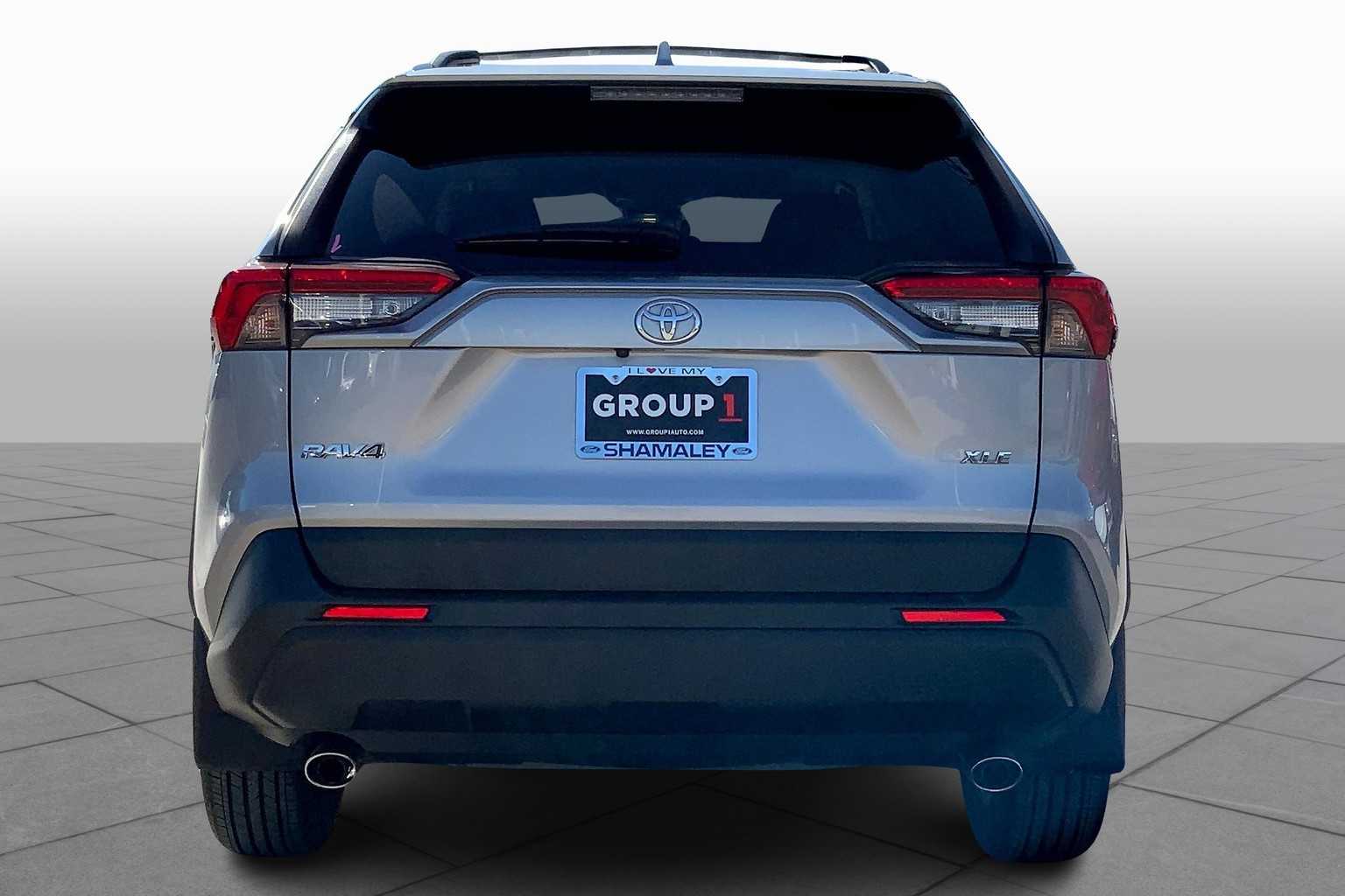 2024 Toyota RAV4 XLE photo 3