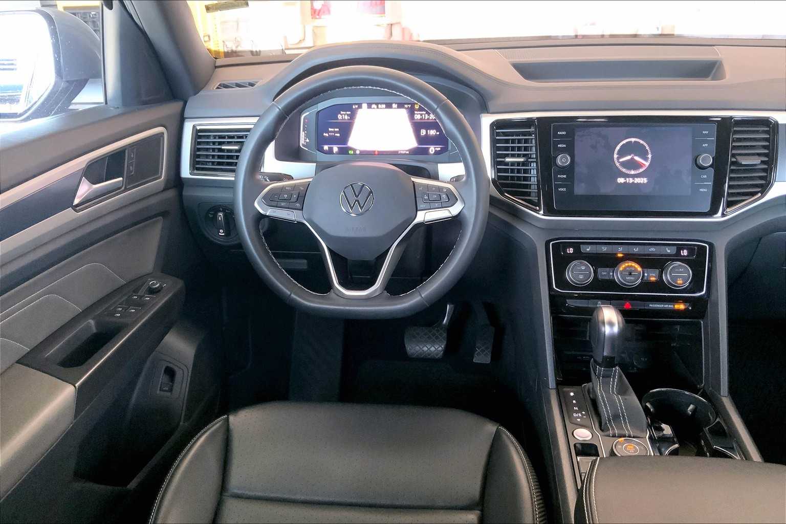 2022 Volkswagen Atlas Cross Sport SEL photo 3