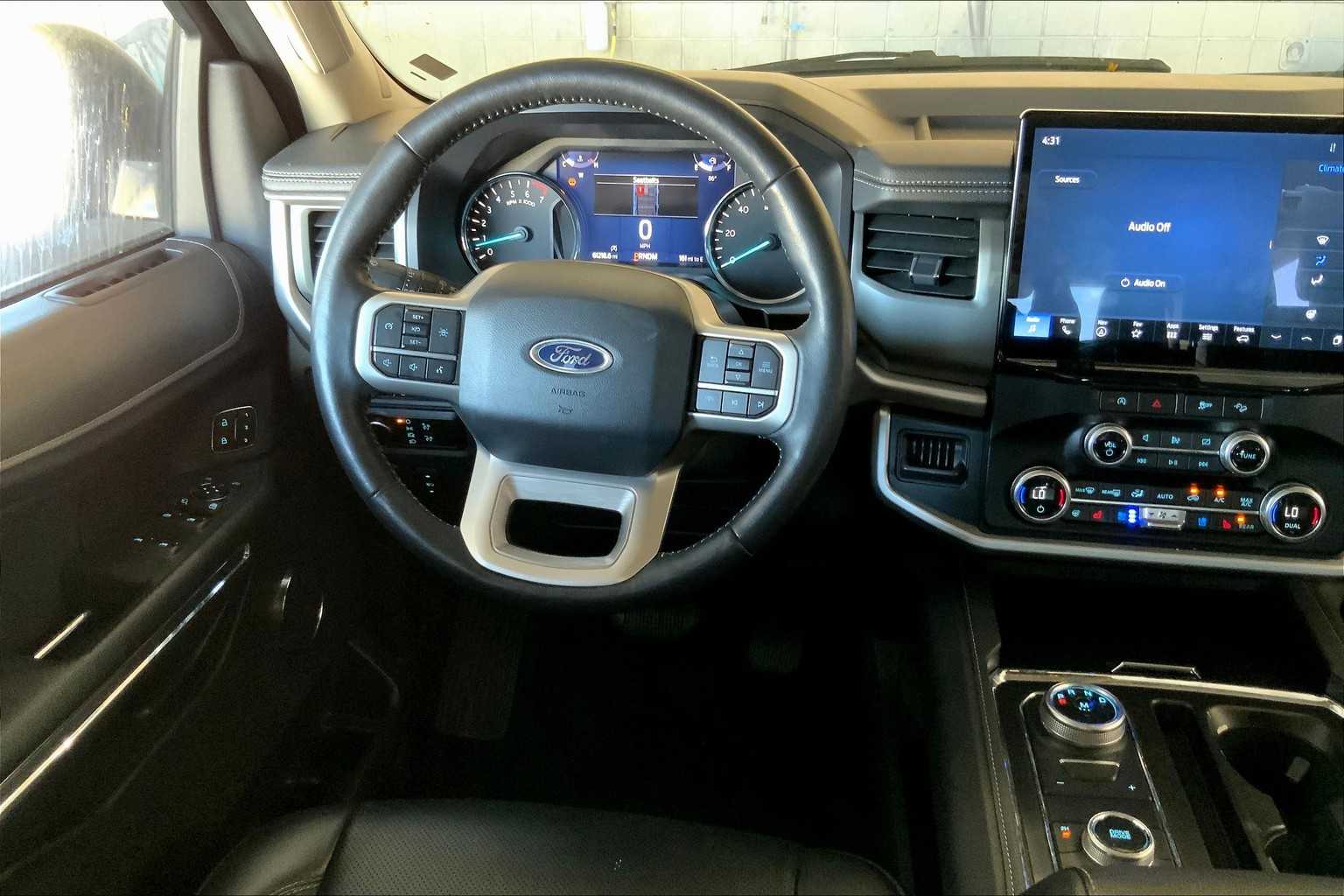 2024 Ford Expedition XLT photo 3