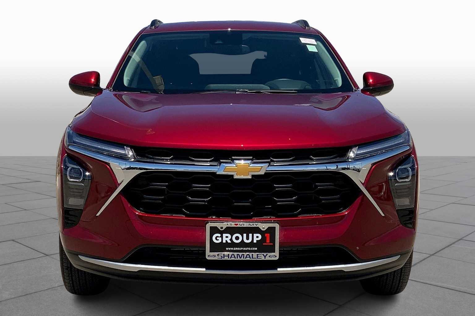 2025 Chevrolet Trax LT photo 2