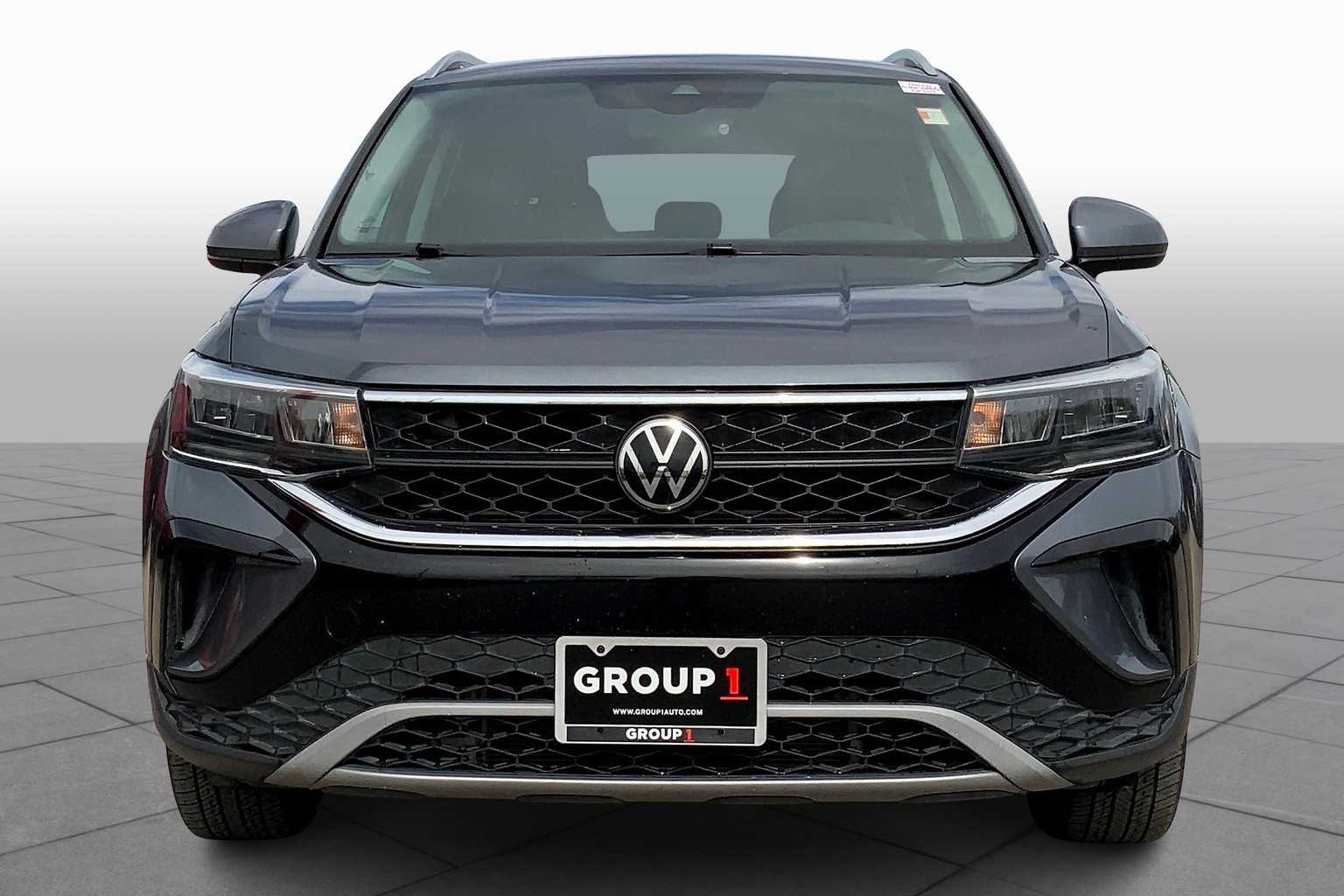 2023 Volkswagen Taos SE photo 2