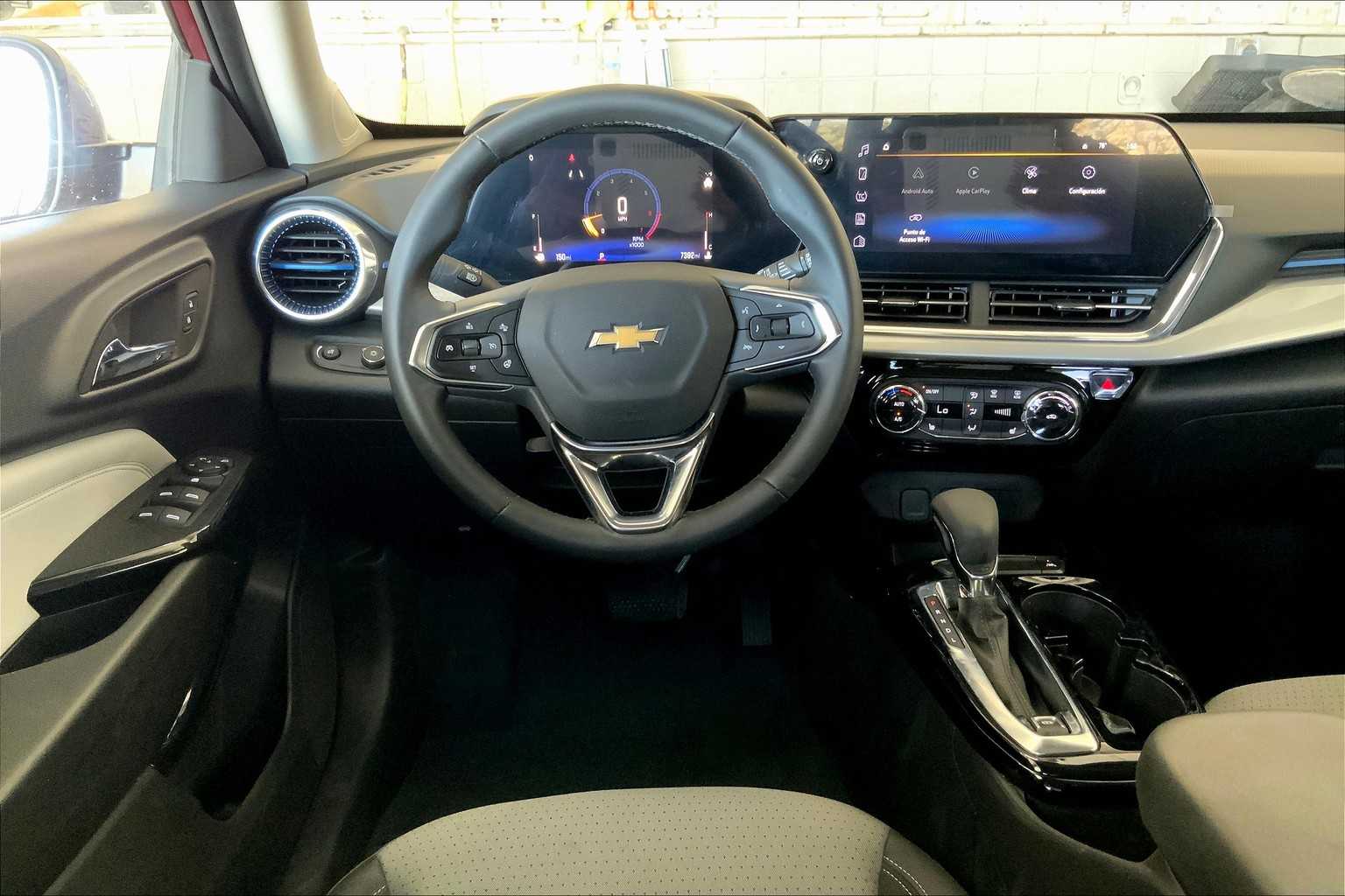2025 Chevrolet Trax LT photo 4