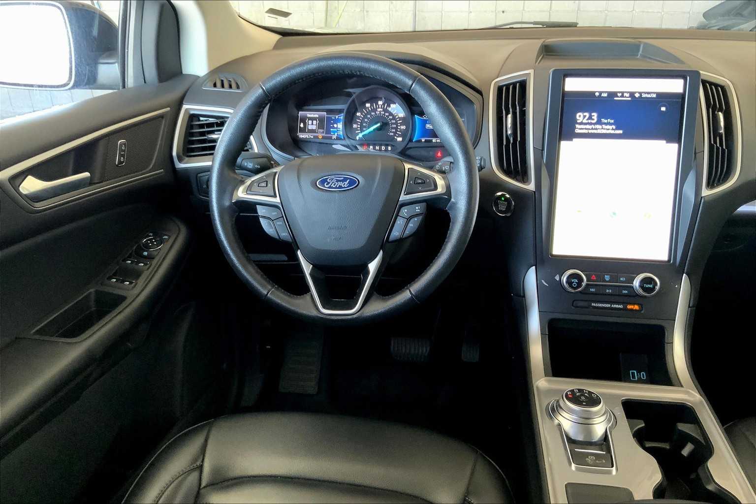 2023 Ford Edge SEL photo 4
