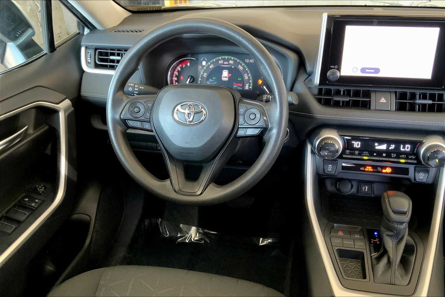 2024 Toyota RAV4 XLE photo 4