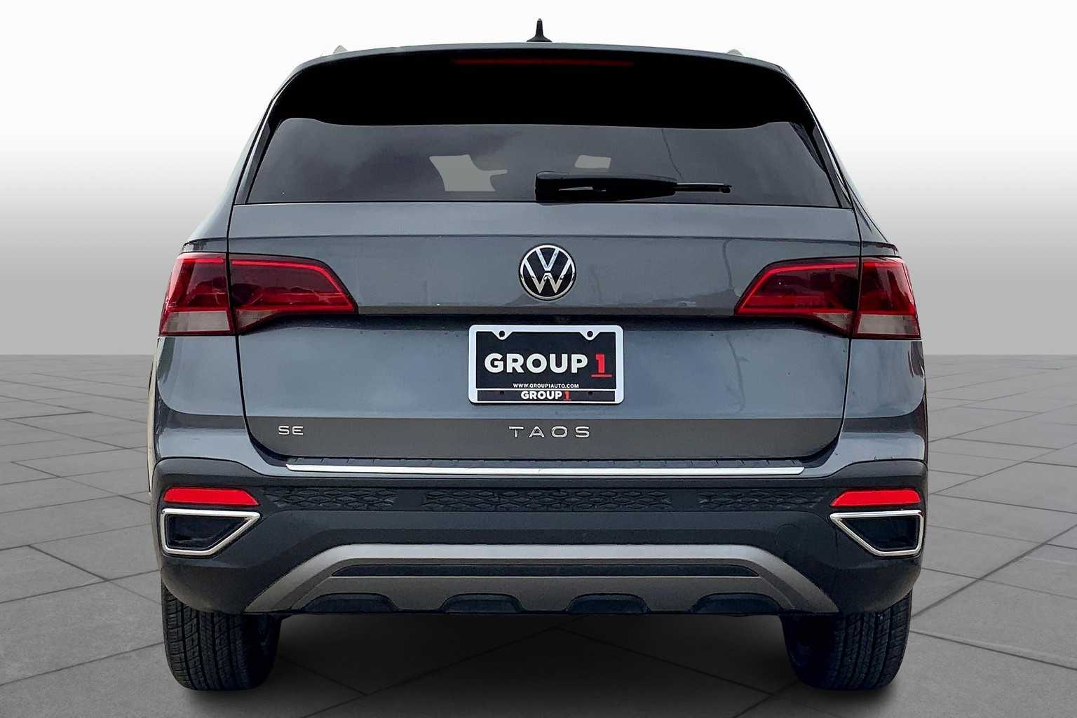 2023 Volkswagen Taos SE photo 3