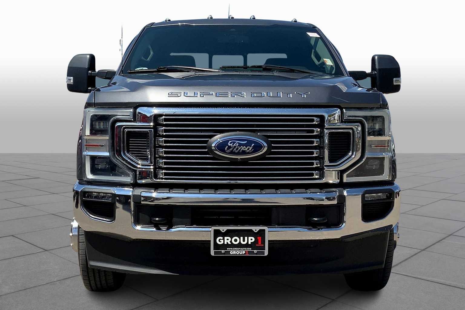 2021 Ford F-350 Lariat photo 2