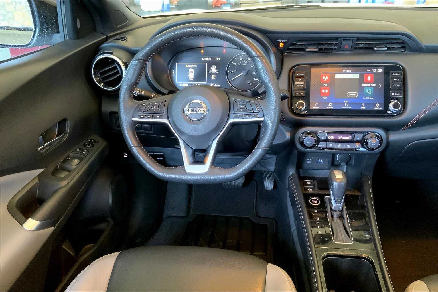 2021 Nissan Kicks SR photo 3