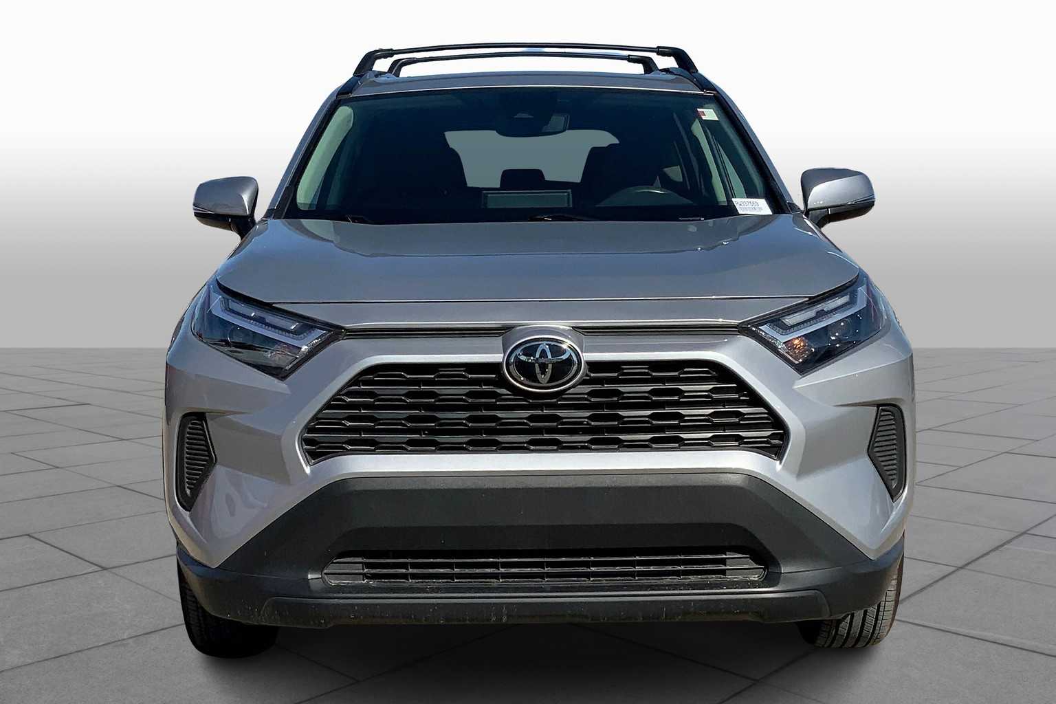 2024 Toyota RAV4 XLE photo 2