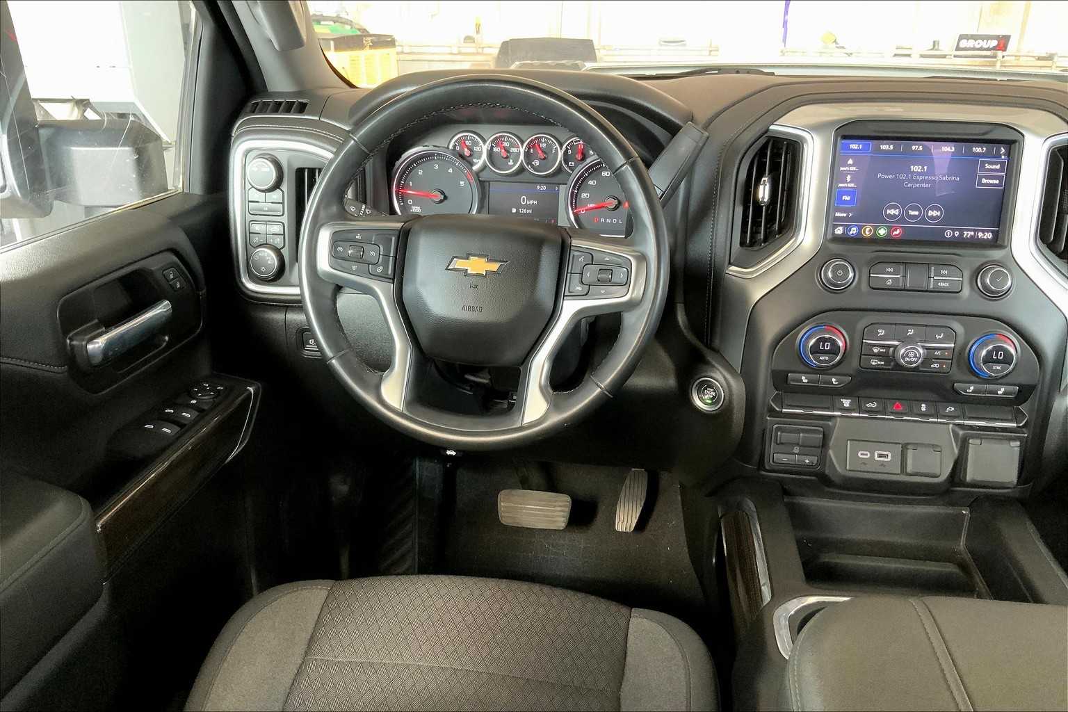 2023 Chevrolet Silverado 3500HD LT photo 4