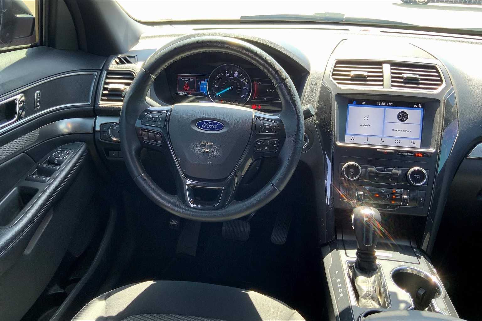 2019 Ford Explorer XLT photo 4