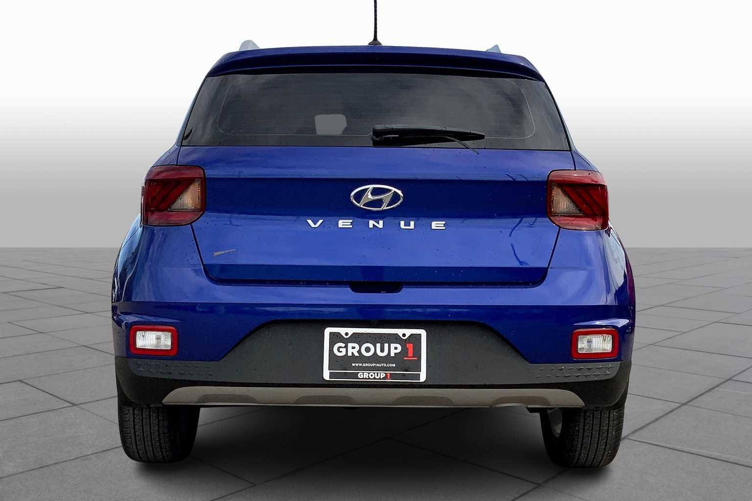 2023 Hyundai Venue Limited photo 3