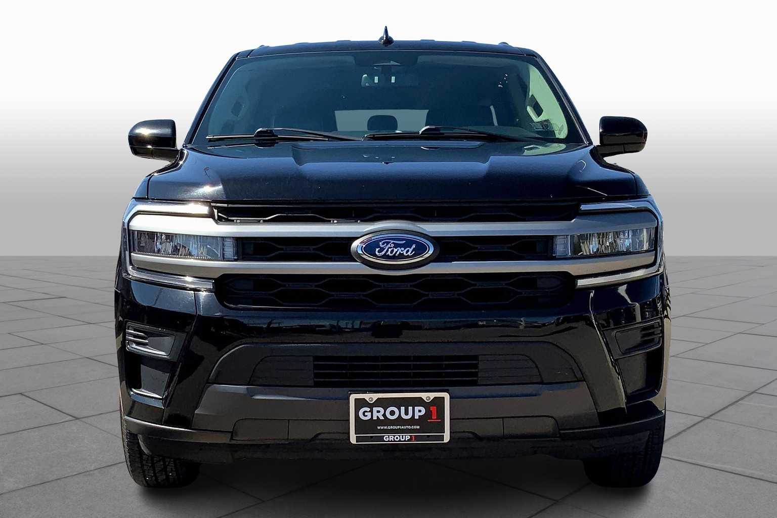 2024 Ford Expedition MAX XLT photo 2