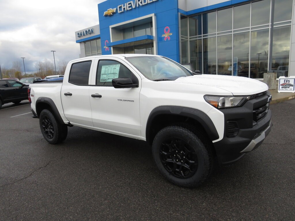 2026 Chevrolet Colorado Trail Boss photo 2