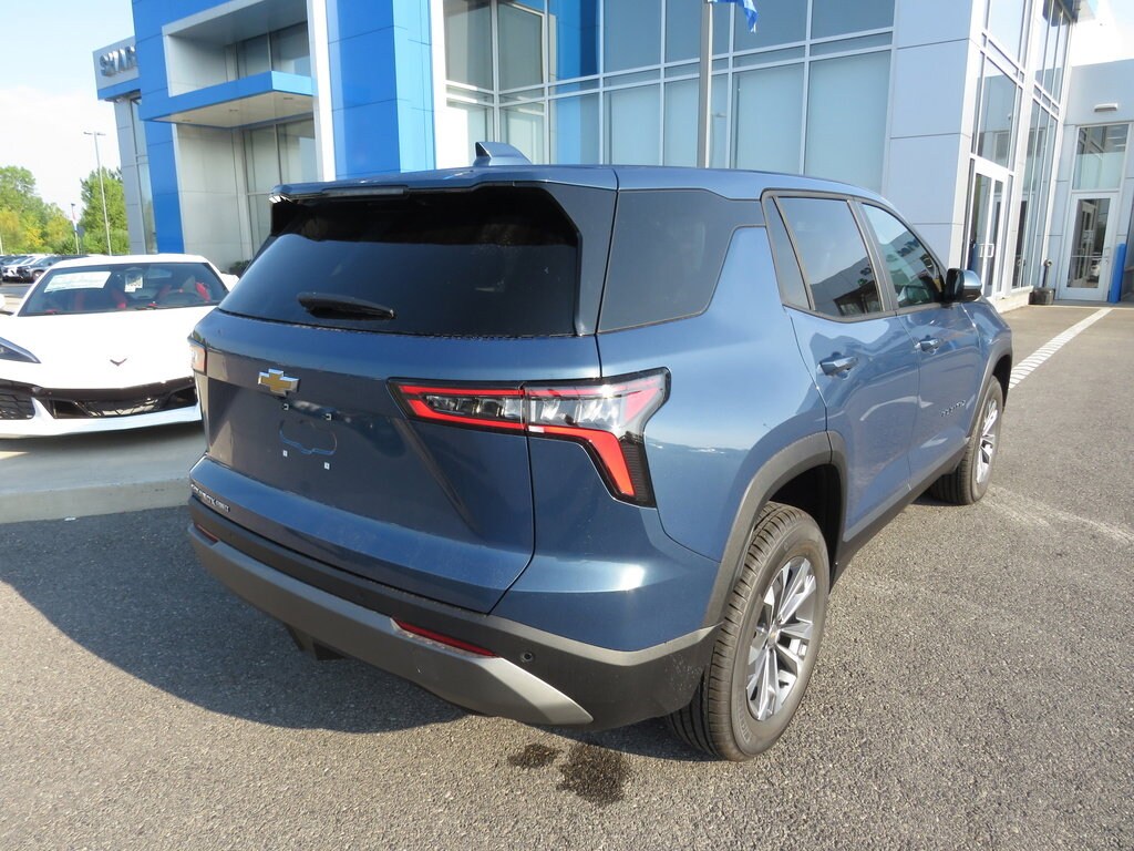 2026 Chevrolet Equinox LT photo 4