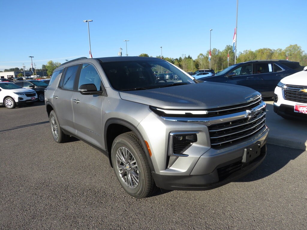 2026 Chevrolet Traverse photo 2