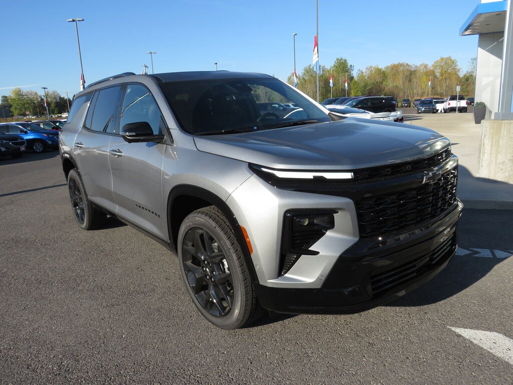 2026 Chevrolet Traverse RS photo 2