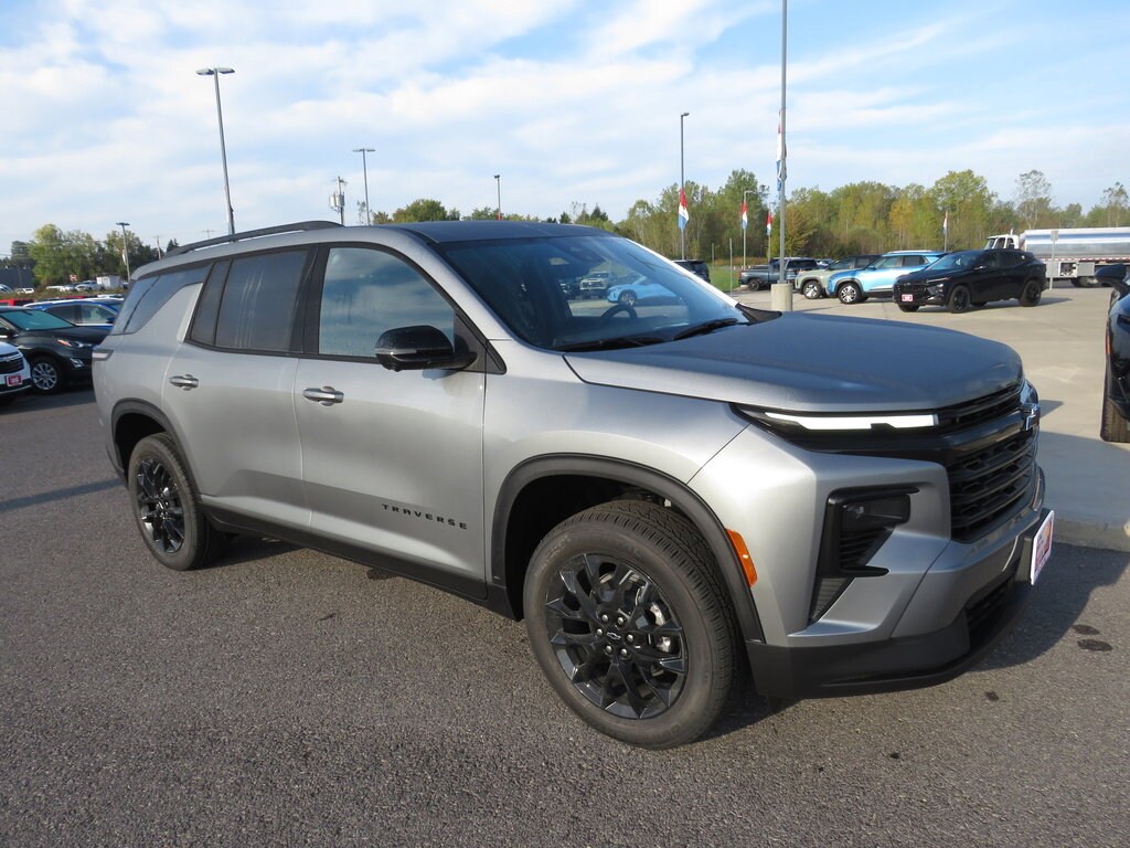2026 Chevrolet Traverse photo 3