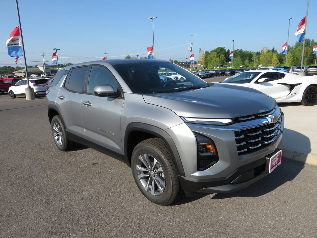 2026 Chevrolet Equinox LT photo 2