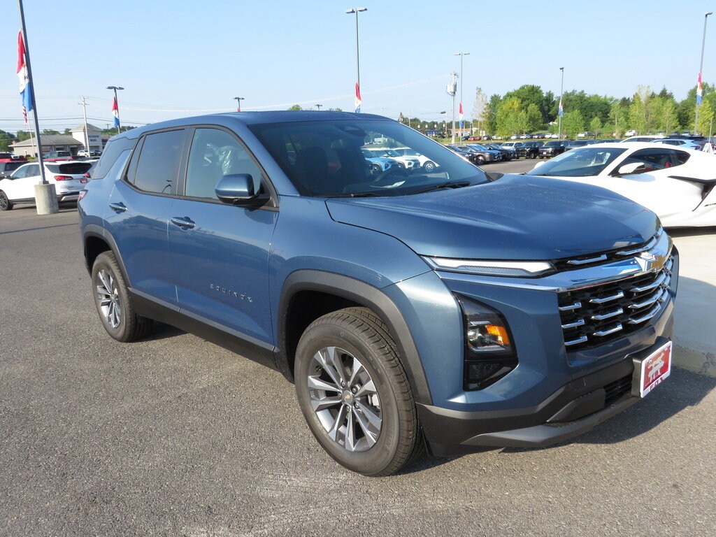 2026 Chevrolet Equinox LT photo 2