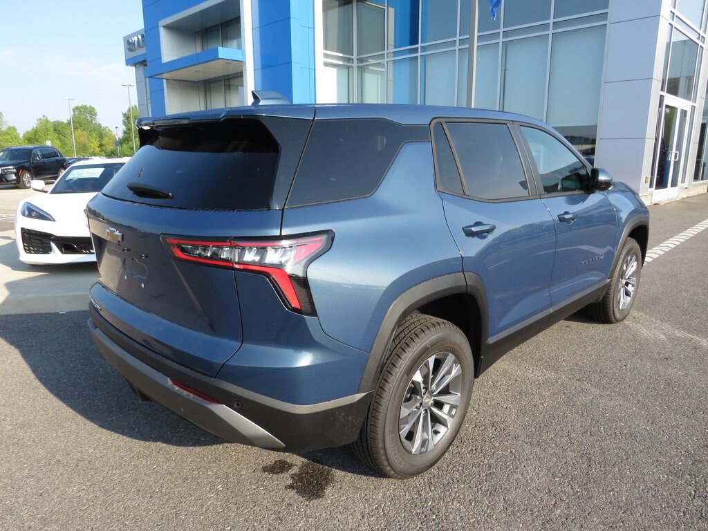 2026 Chevrolet Equinox LT photo 3