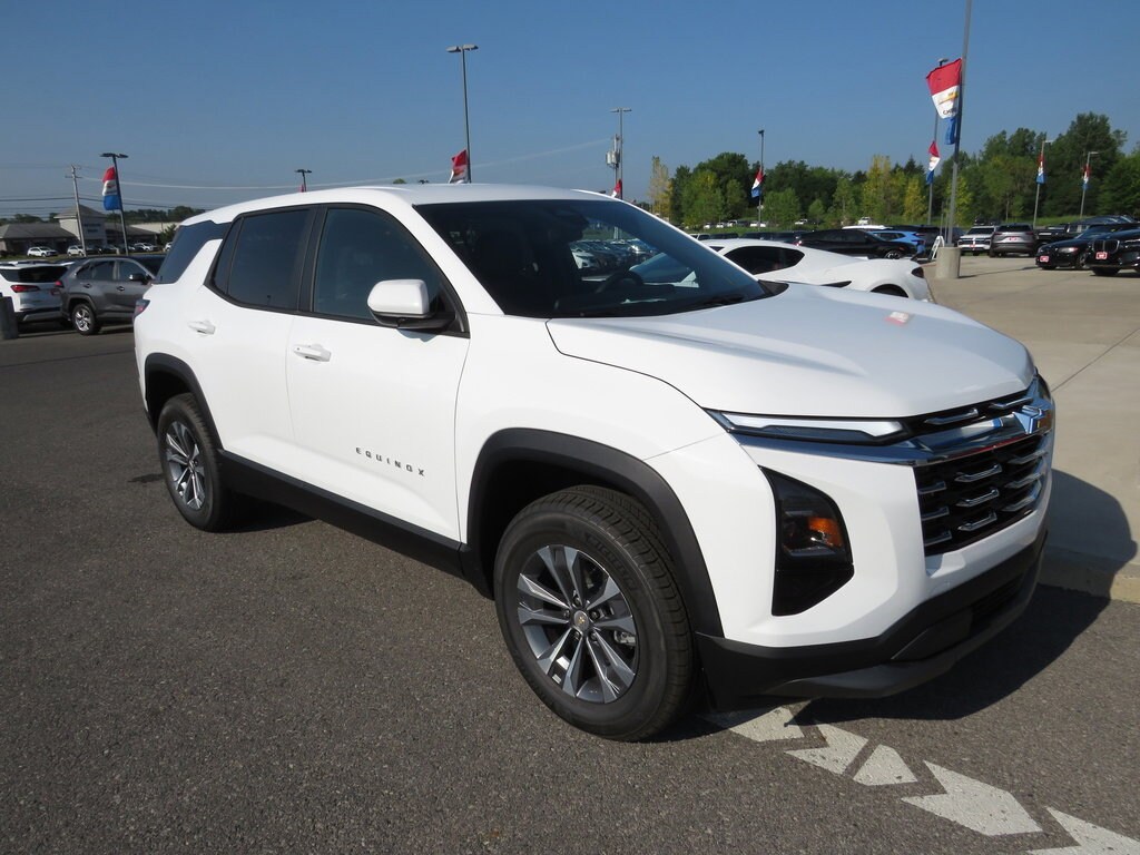 2026 Chevrolet Equinox LT photo 2