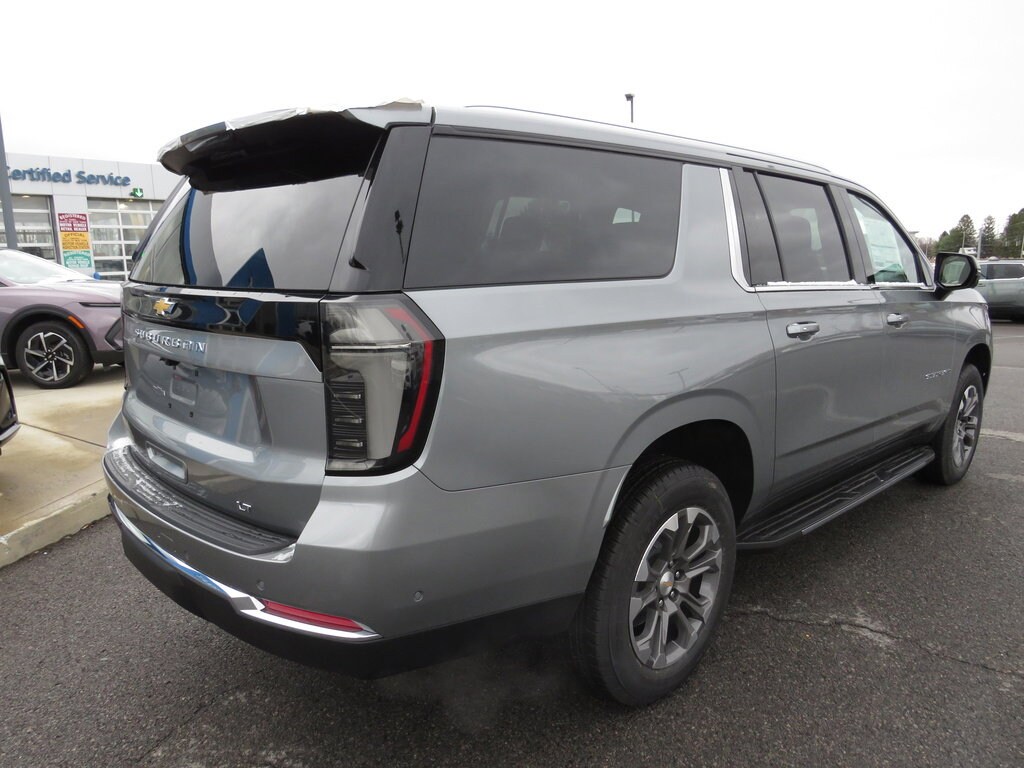 2026 Chevrolet Suburban LT photo 3
