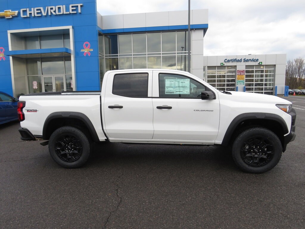 2026 Chevrolet Colorado Trail Boss photo 3