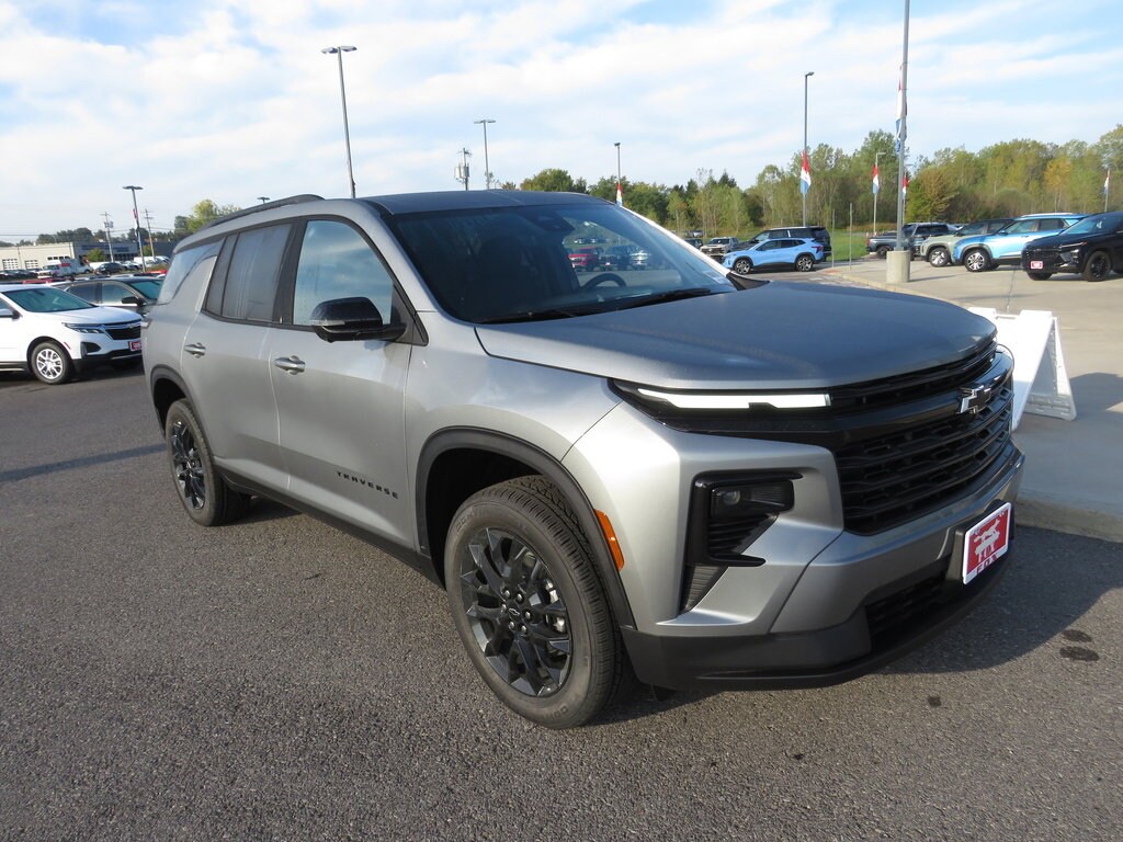 2026 Chevrolet Traverse photo 2