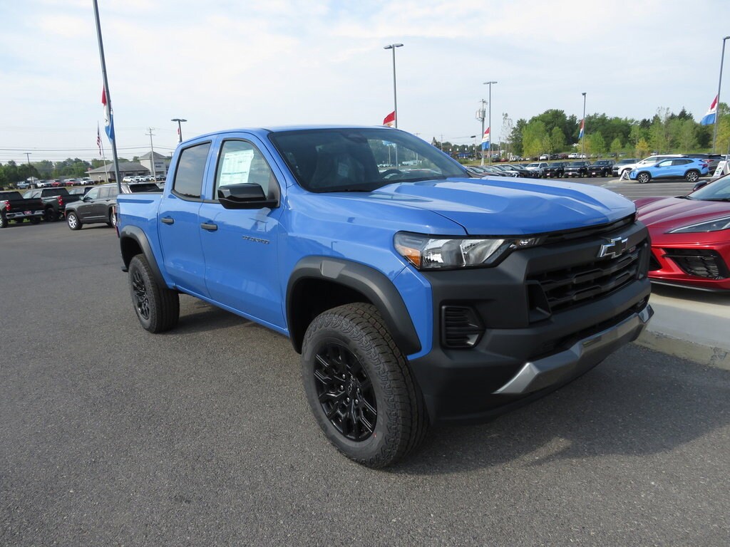 2026 Chevrolet Colorado Trail Boss photo 2
