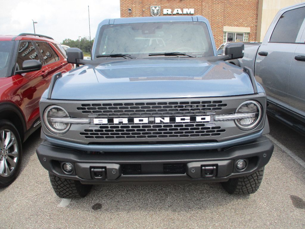 2025 Ford Bronco Badlands photo 2