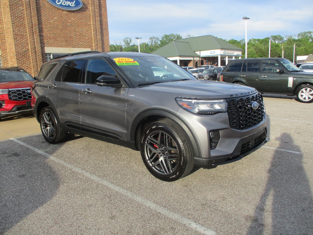 2025 Ford Explorer ST-LINE 4WD (PL535)'s photo