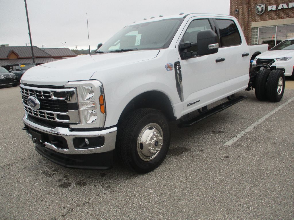 2026 Ford F-350 XLT photo 3