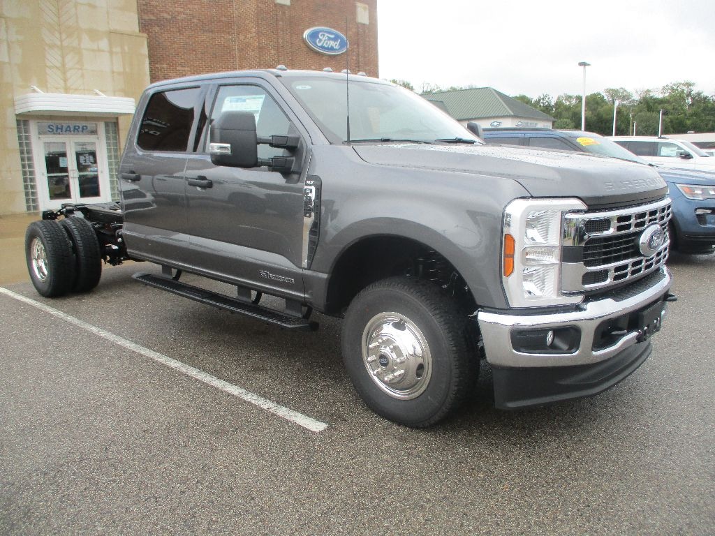 New 2026 Ford F-350 XLT Crew Cab