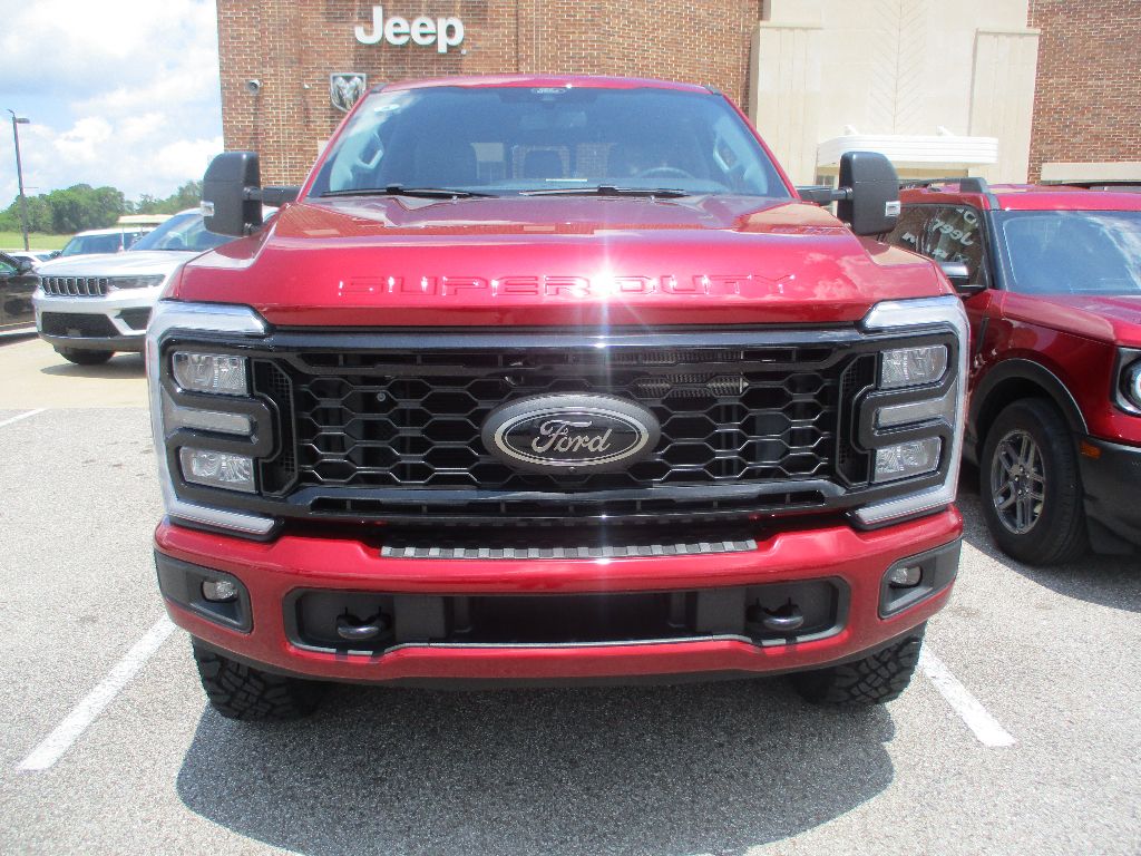 2025 Ford F-250 XLT photo 2