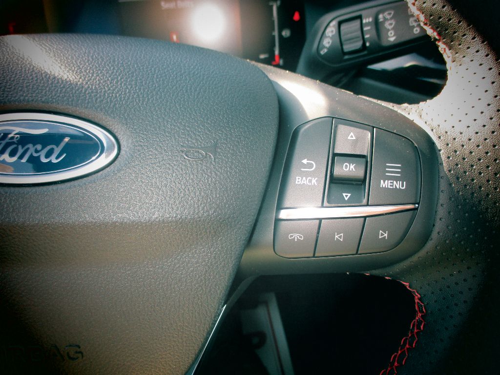 2026 Ford Escape ST-Line - Photo 13