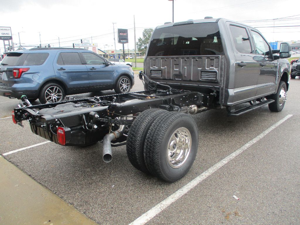2026 Ford F-350 Super Duty Chassis Cab XLT - Photo 21