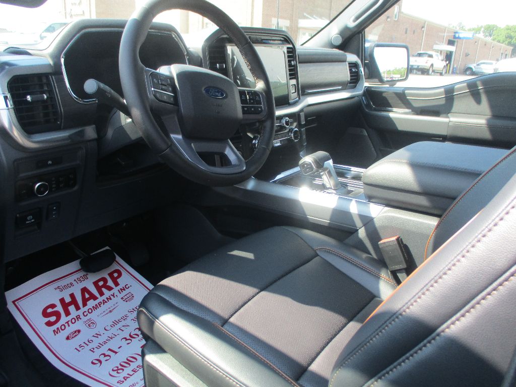 2025 Ford F-150 Lariat photo 4