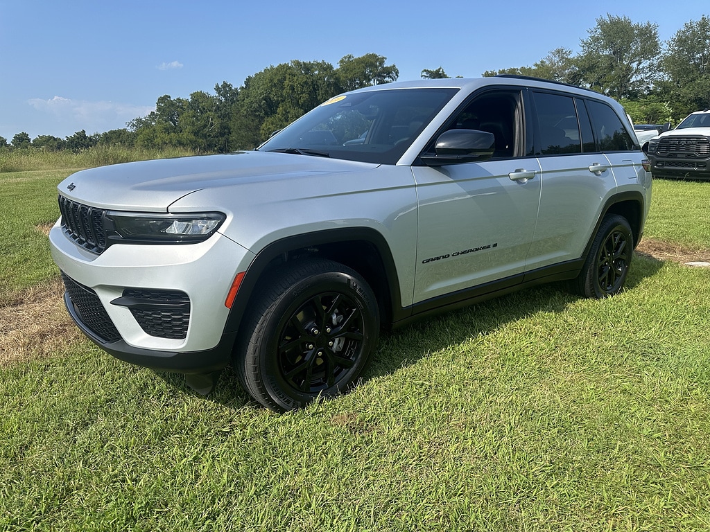 Used 2024 Jeep Grand Cherokee Altitude